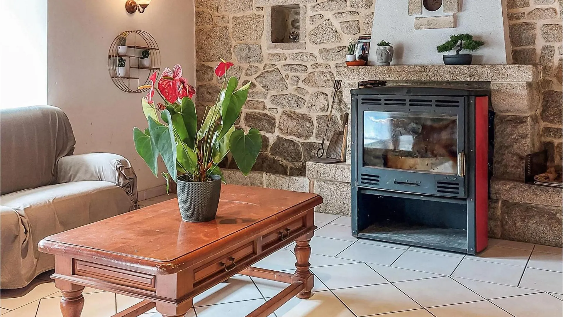 Semesterbostad Amazing Home In Pluvigner With Wifi Frankrike